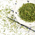 Daun ketumbar kering dan saiz kecil